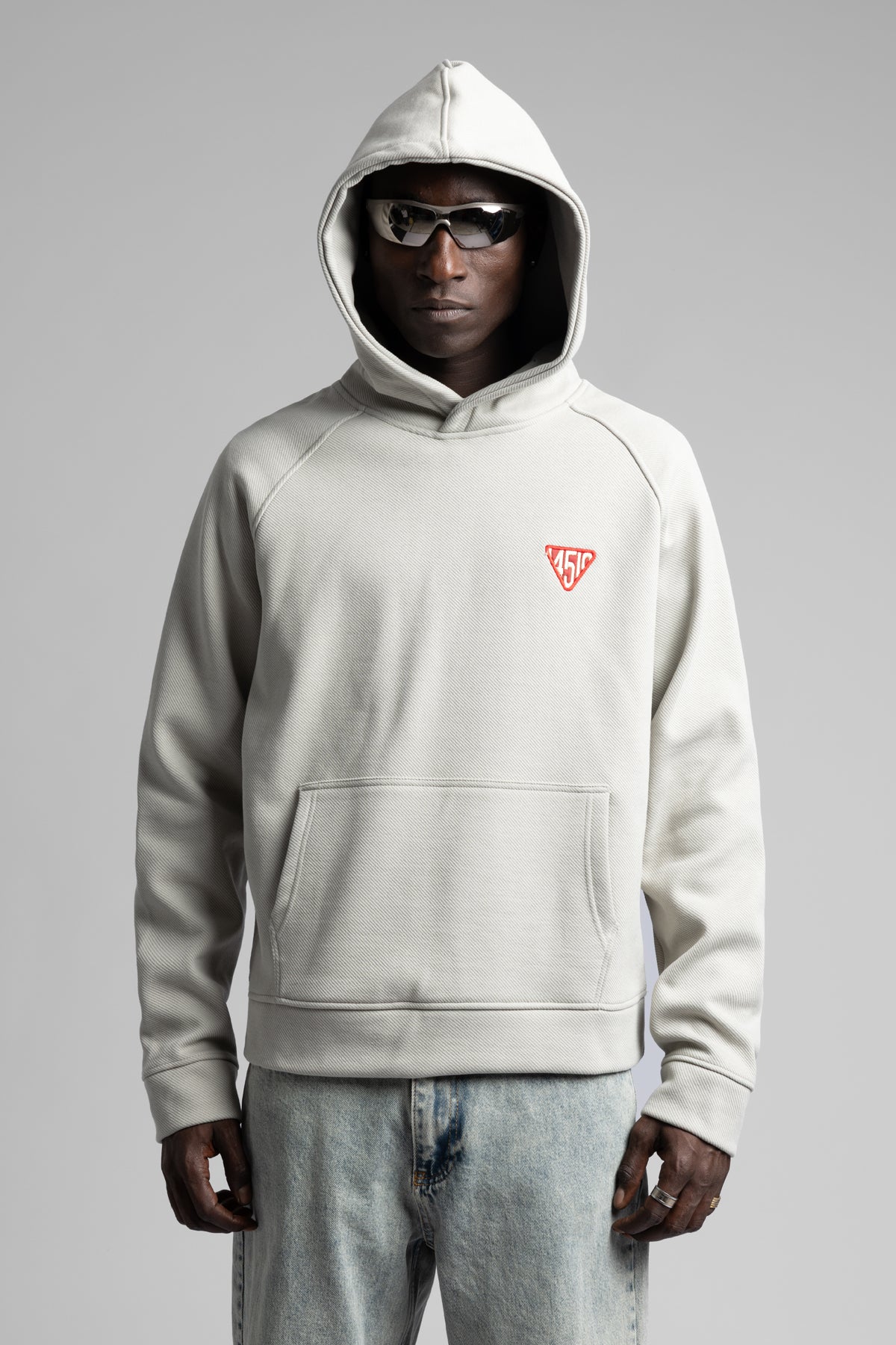 Minimal Nakış Detaylı Kapüşonlu Sweatshirt