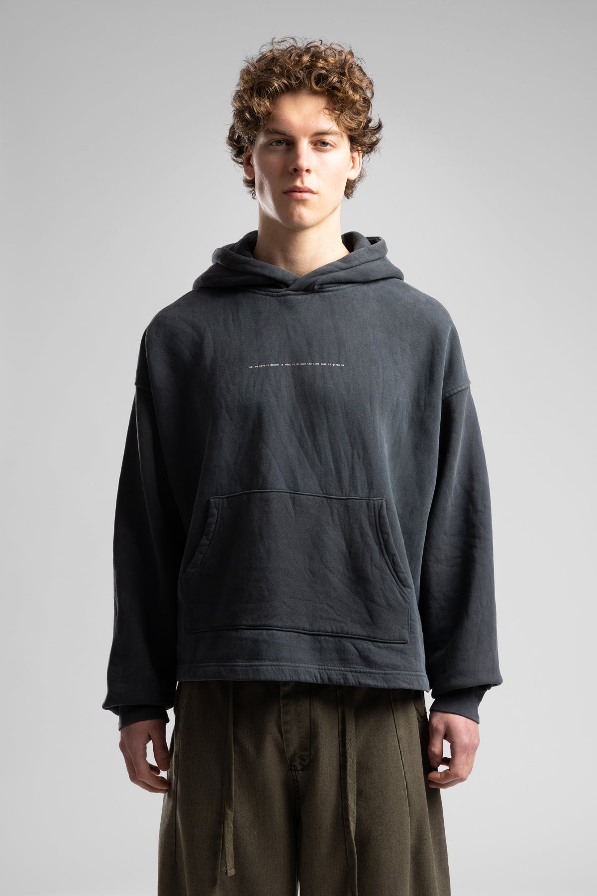 Minimal Yazı Detaylı Kapüşonlu Sweatshirt