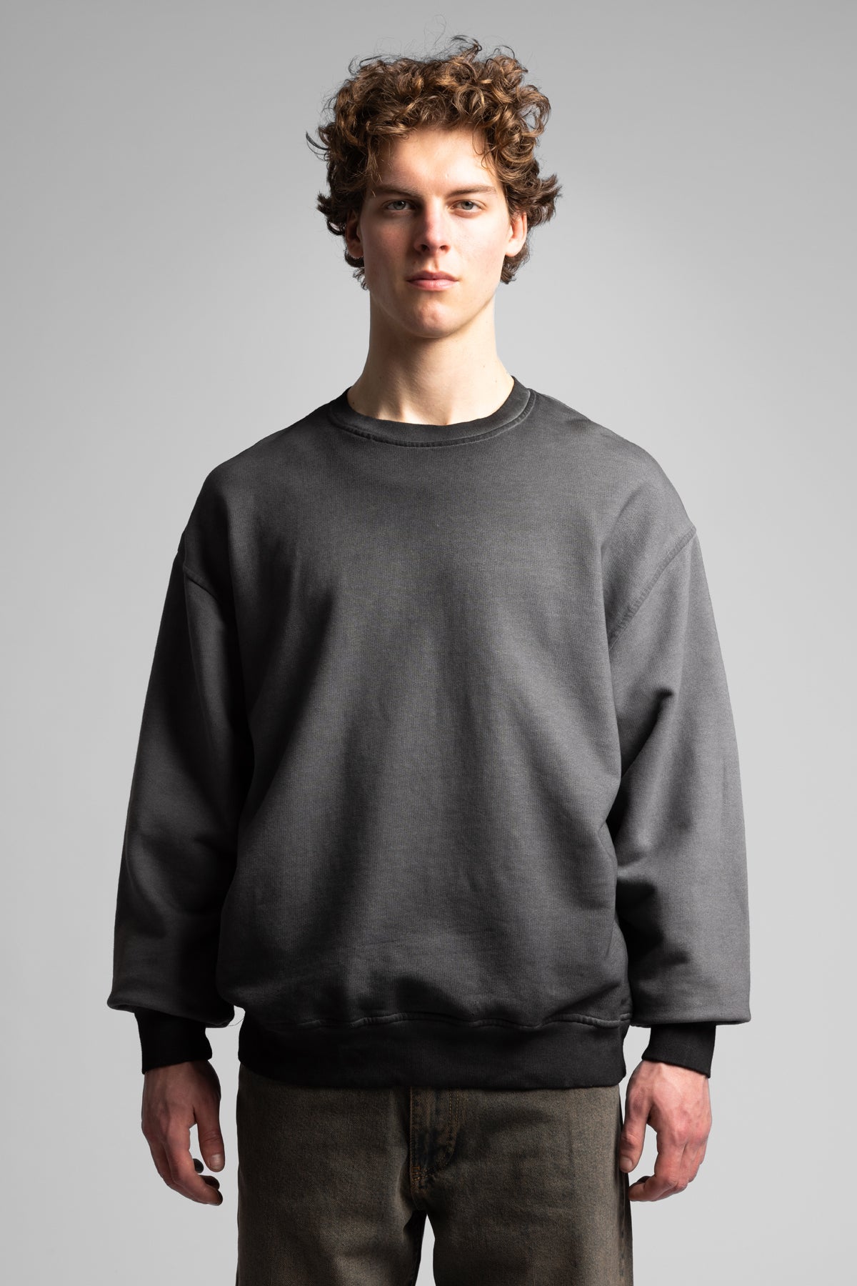 Arka Yazı Nakış Detaylı Pistole Yıkamalı Sweatshirt