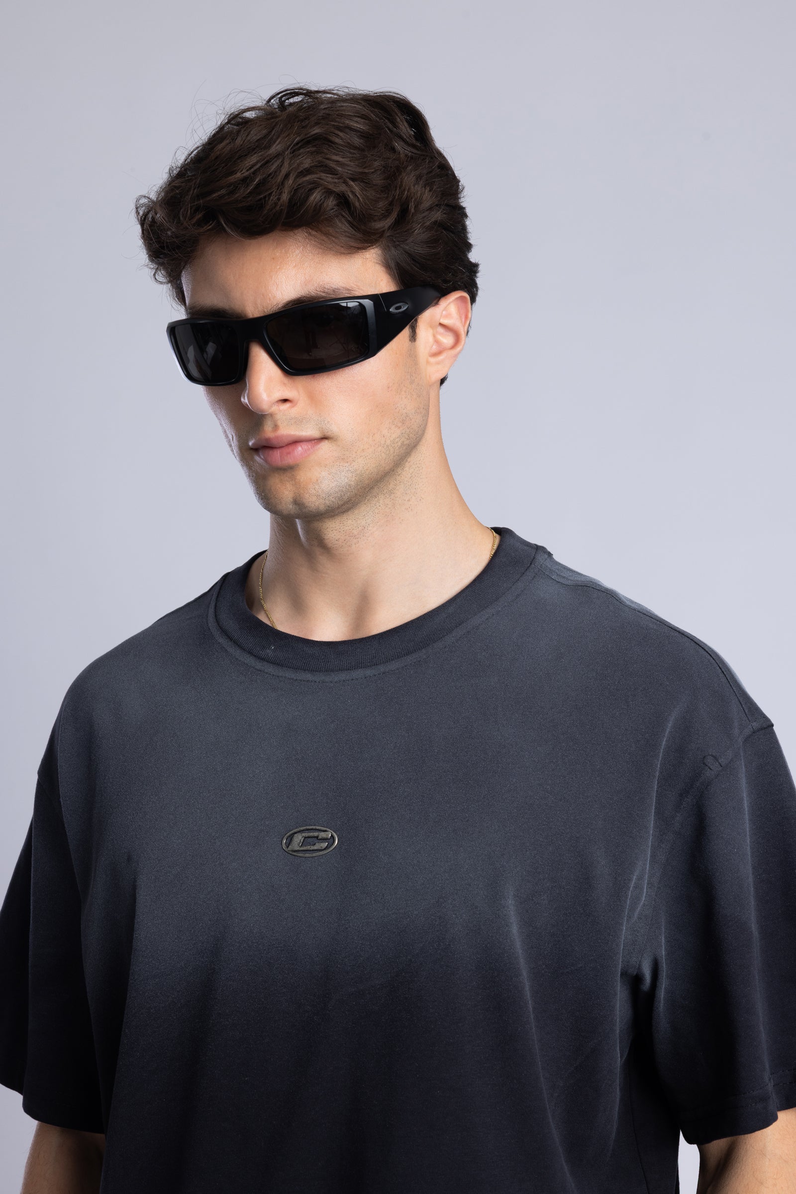 Metal Logo Detaylı Yıkamalı T-shirt